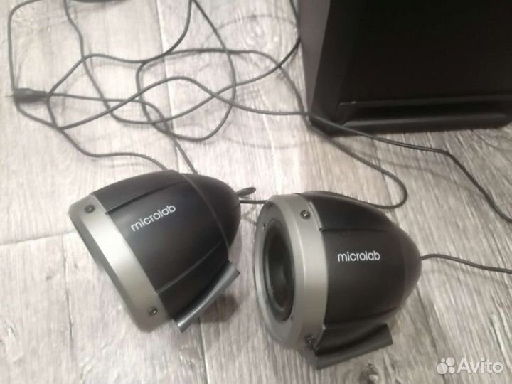 Продаю акустическую систему microlab V12