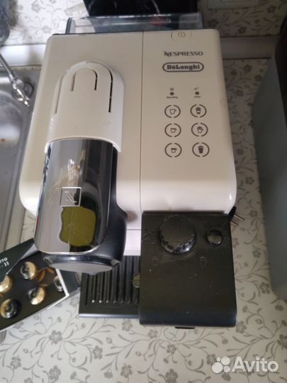 Капсульная кофемашина Delonghi Nespresso EN520