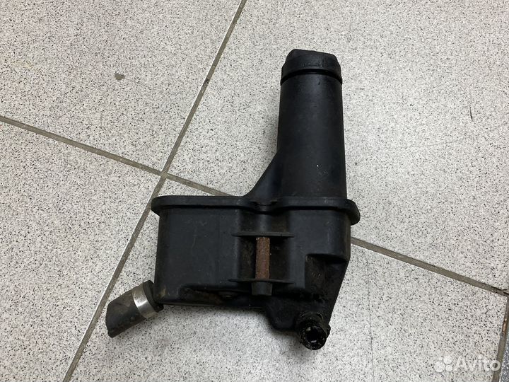 1H0422371A Бачок гидроусилителя Vw golf 3 vento