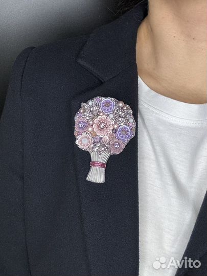 Брошь ручной работы из бисера