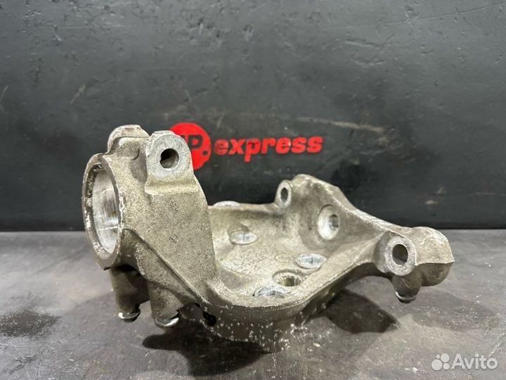 Кулак поворотный передний правый Bmw 3 E92 N46B20