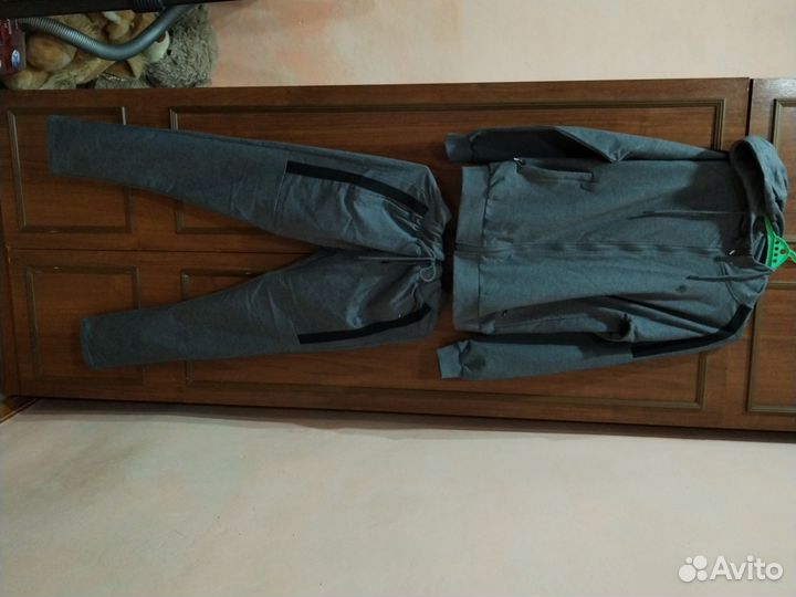 Женский спортивный костюм