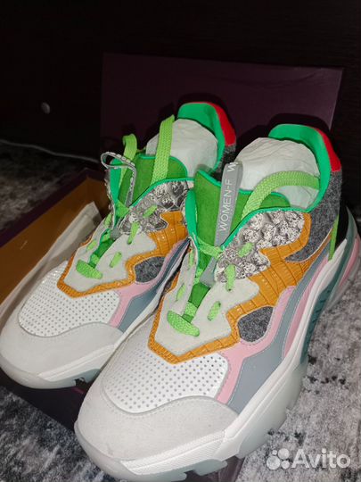 Кроссовки новые