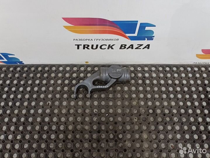 7422118968 Кронштейн амортизатора переднего левый