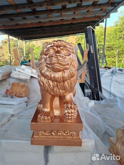 Лев бетонный