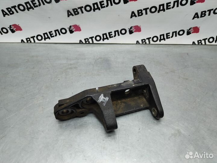 Кронштейн насоса гур VQ25 Nissan Cedric 2001 г.в