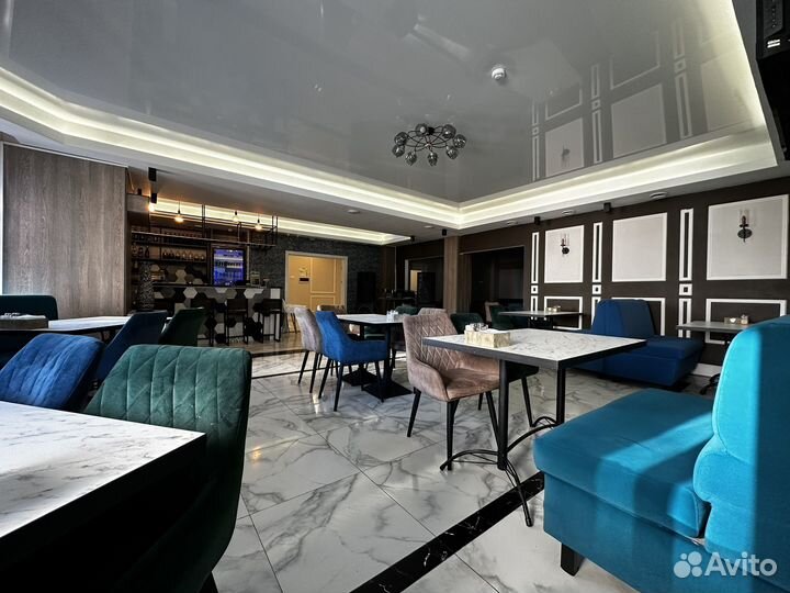 Официант кассир