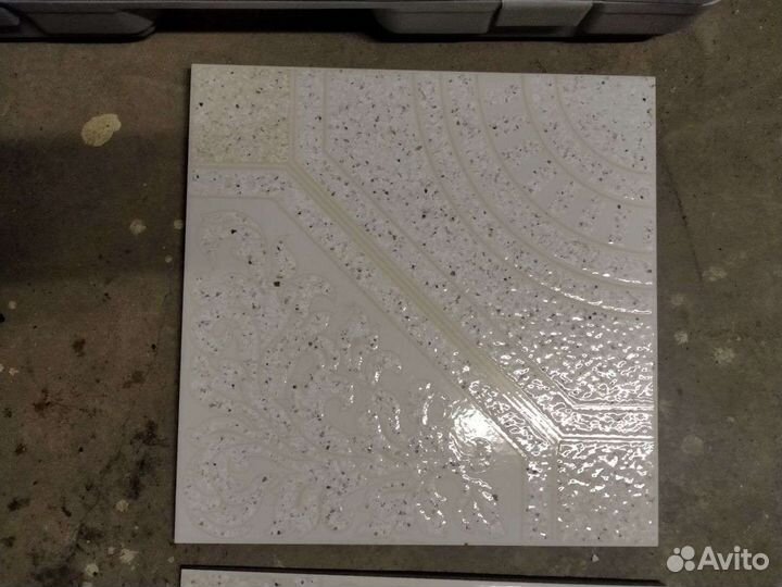 Керамическая плитка, много