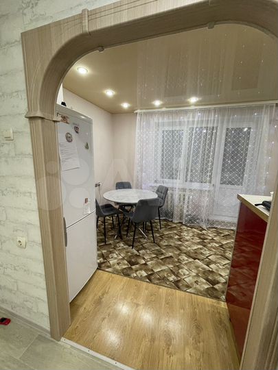 4-к. квартира, 98,2 м², 1/3 эт.