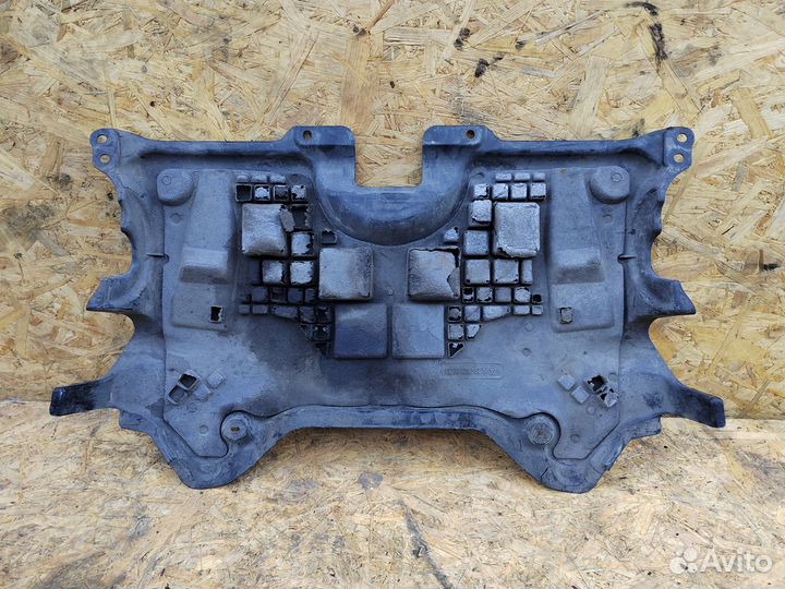 Защита двигателя Mercedes W204