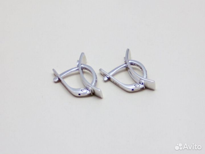 Серьги женские из белого золота 585 пробы, английский замок, вставка 10 бриллиантов, вес 3,88 г