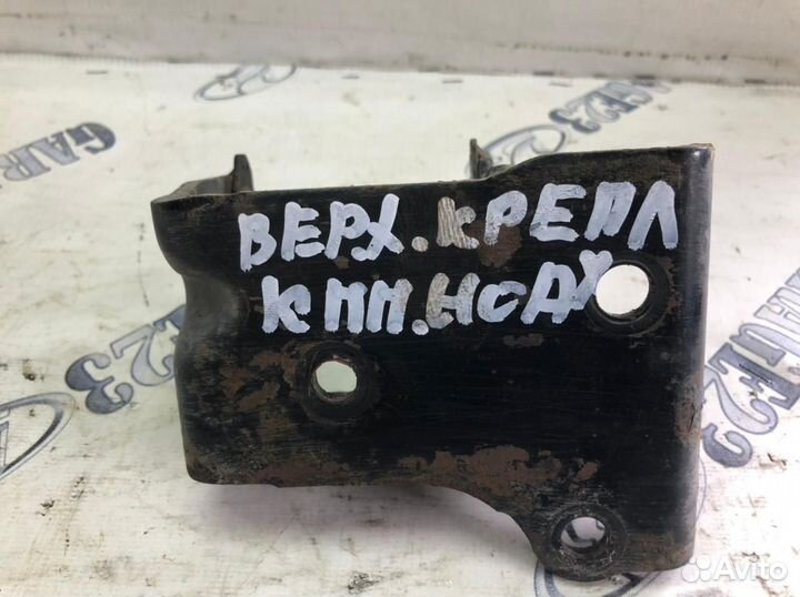 Верхнее крепление кпп Toyota noah