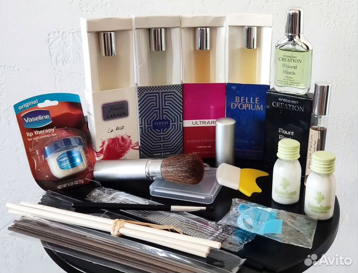 Микс парфюмерии, косметики и аксессуаров