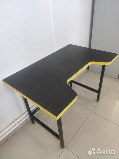 Компьютерный стол черный