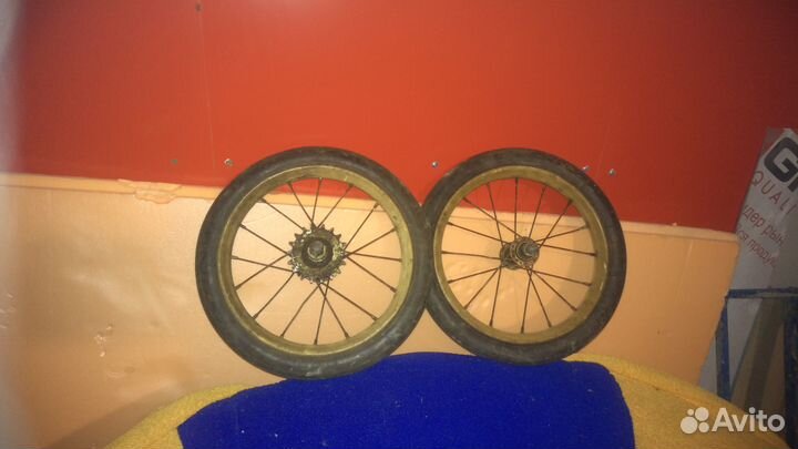 Колёса с дошкольного велика,бананы