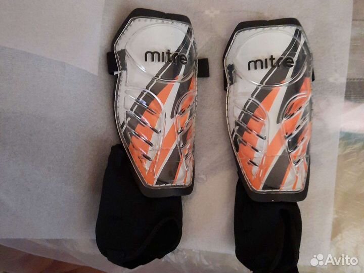 Футбольные щитки