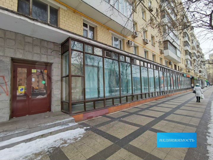 Торговая площадь 140м² на первой лини, метро рядом