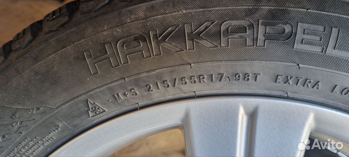 Nokian Tyres Hakkapeliitta 9 215/55 R17 98T