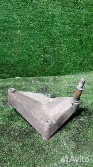 Кронштейн опоры кпп Renault Megane