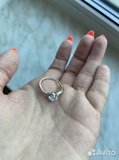 Серебренное кольцо с фианитом