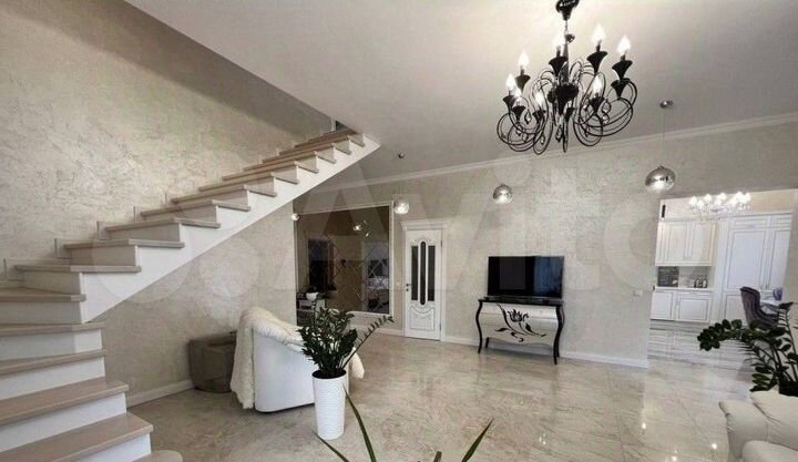 Дом 228 м² на участке 8 сот.