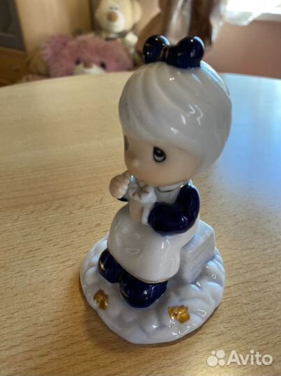 Статуэтки EM