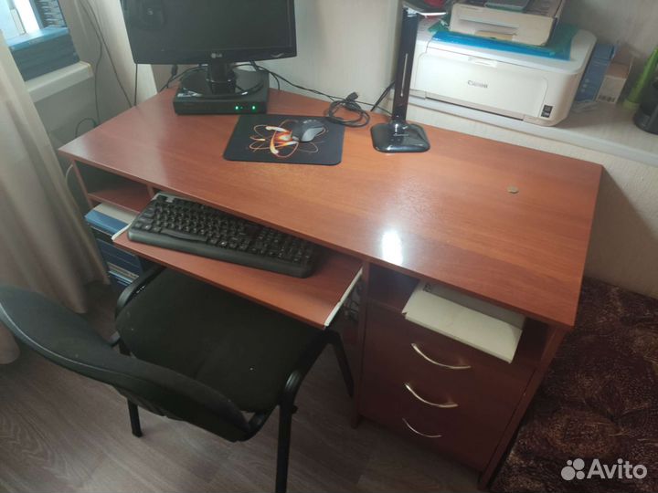 Компьютерный стол, совмещённый с письменным