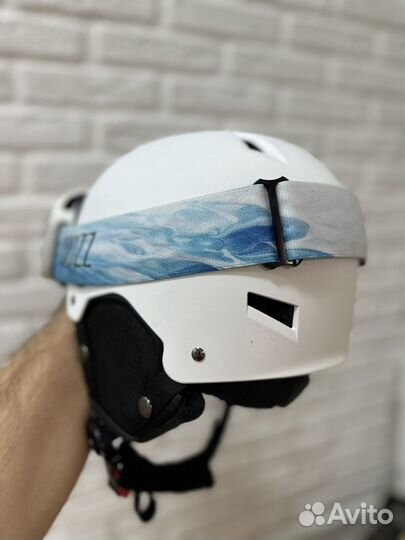 Горнолыжный шлем женский с очками