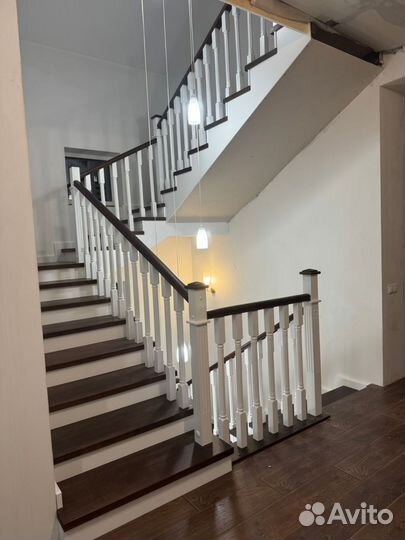 Лестница в дом на второй этаж