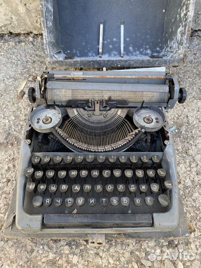 Печатная пишущая машинка
