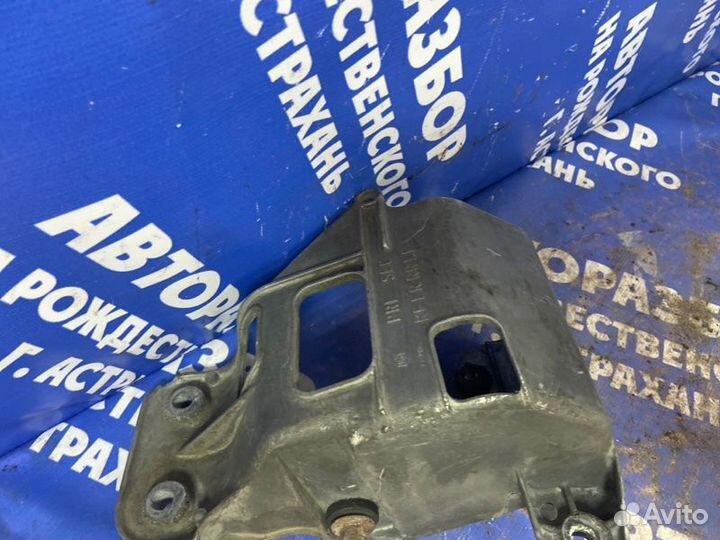 Кронштейн блока ABS. Plymouth Voyager минивен 6G72
