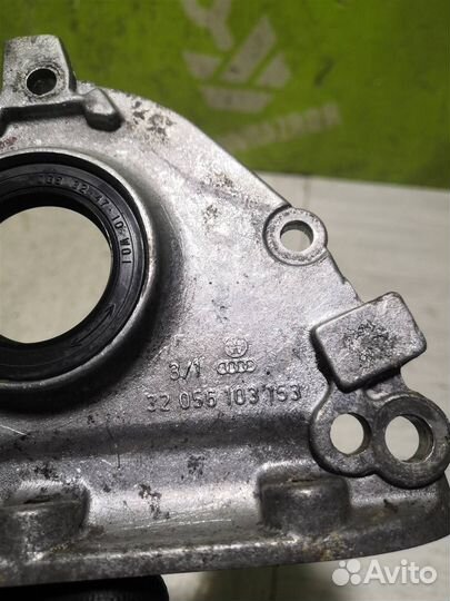 Крышка двигателя передняя Фольксваген Гольф 3 Ве