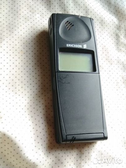 Сотовый телефoн Ericsson LX700