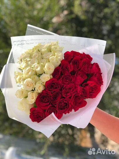 Букет из 51 розы в виде сердца