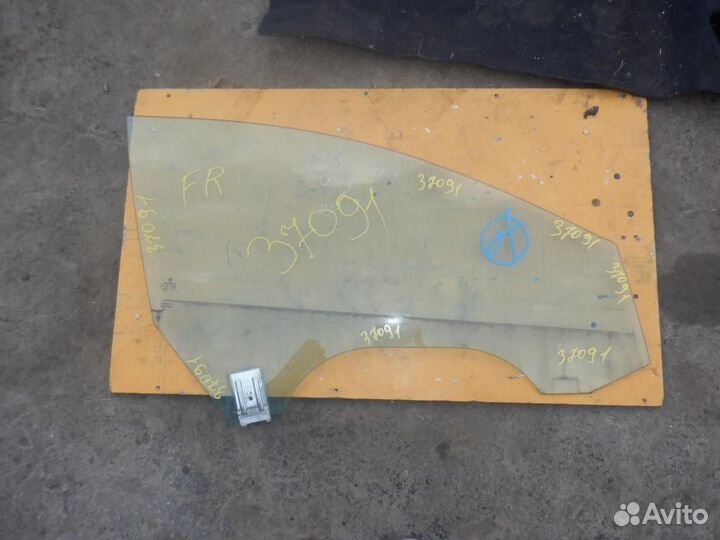 Стекло прав.перед. VolksWagen/ Passat CC/ 358,B6