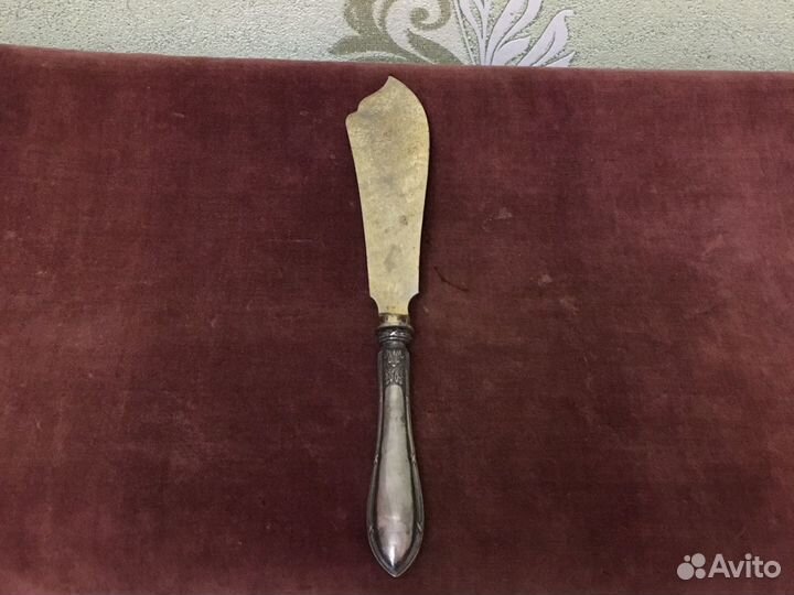 Нож для торта с серебряной ручкой производство Гер