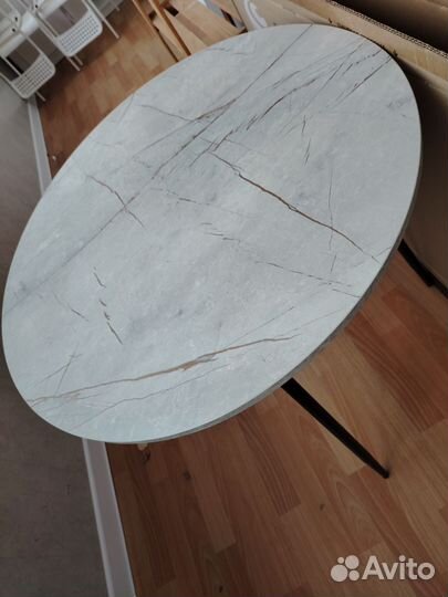 Продам кухонный стол