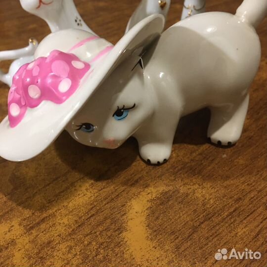 Статуэтка фарфор кошки