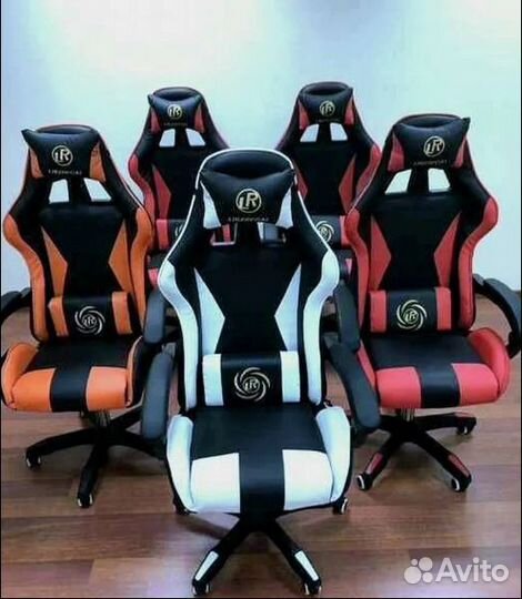 Кресло игровое новое (с двумя подушками)