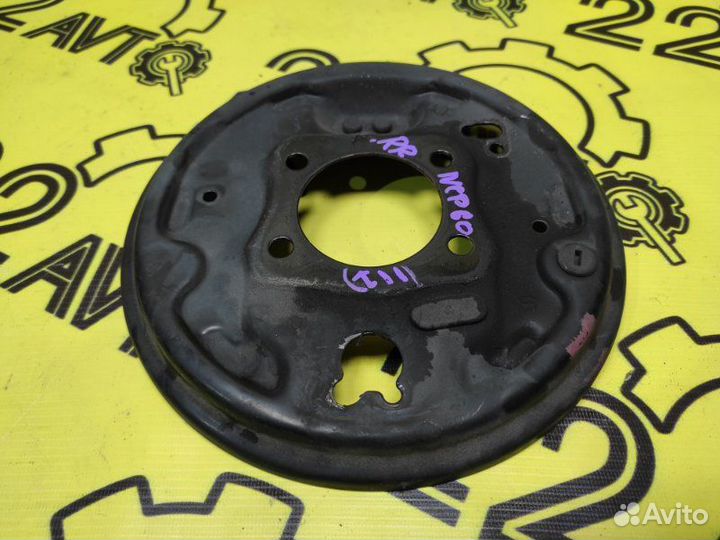 Щиток тормозного механизма задний правый Toyota