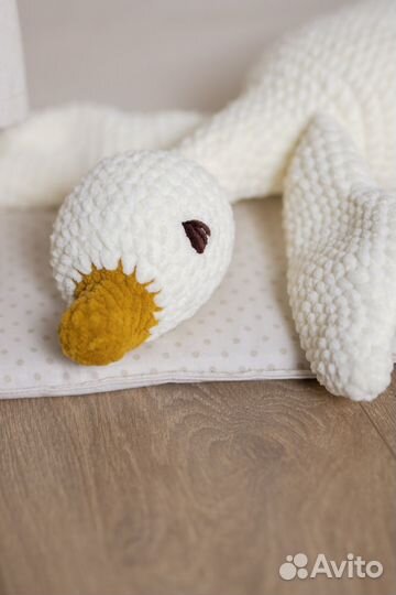 Гусь обнимусь вязаный