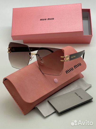 Солнцезащитные очки Miu Miu женские