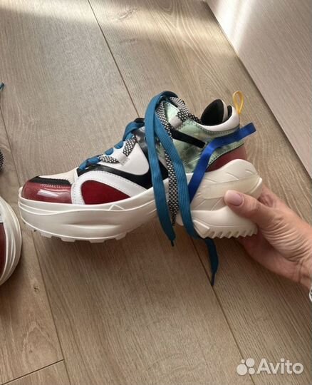 Кроссовки женские кожаные 39 размер новые