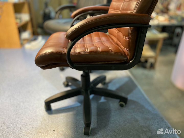 Офисное кресло