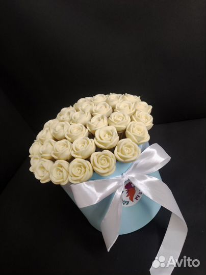 Цветы из Бельгийского Шоколада в Шляпной Коробке