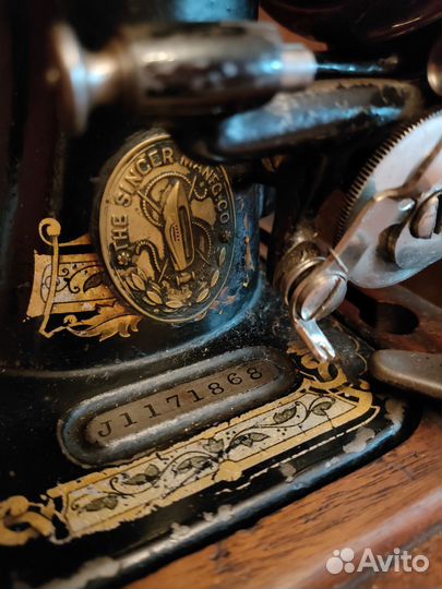 Швейная машинка Зингер