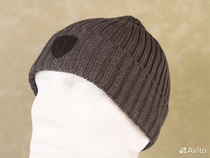 Зимняя мужская шапка