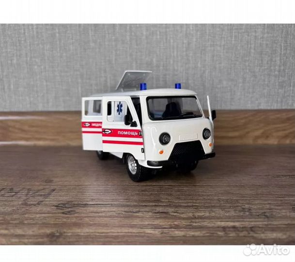 Машина металл 1:24 буханка скорая помощь