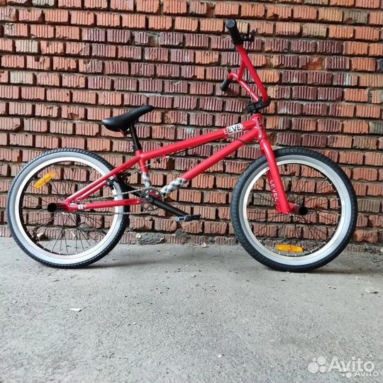 Новый трюковой велосипед Красный