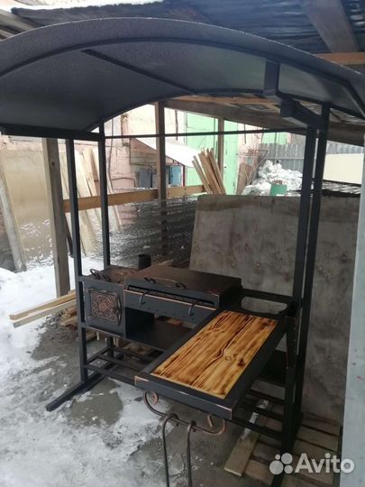 Мангал с крышей